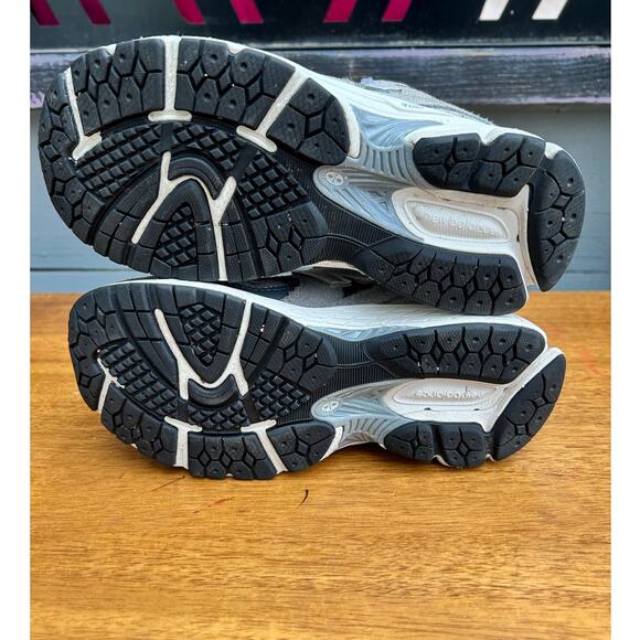 New Balance 2002R Toddler Sneakers Gray Silver Mesh Suede Size 1 - Picture 7 of 8